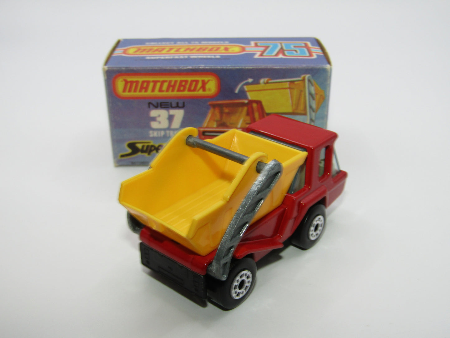 Matchbox Superfast No 37C Skip Truck Light Red BLUE TINTED Windows