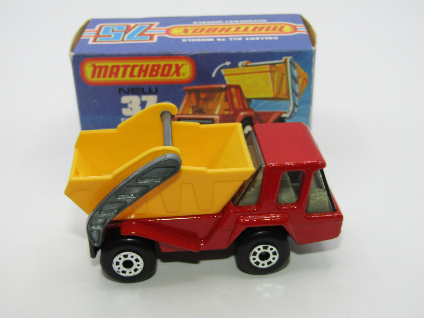 Matchbox Superfast No 37C Skip Truck SMOKE windows MET BROWN Base