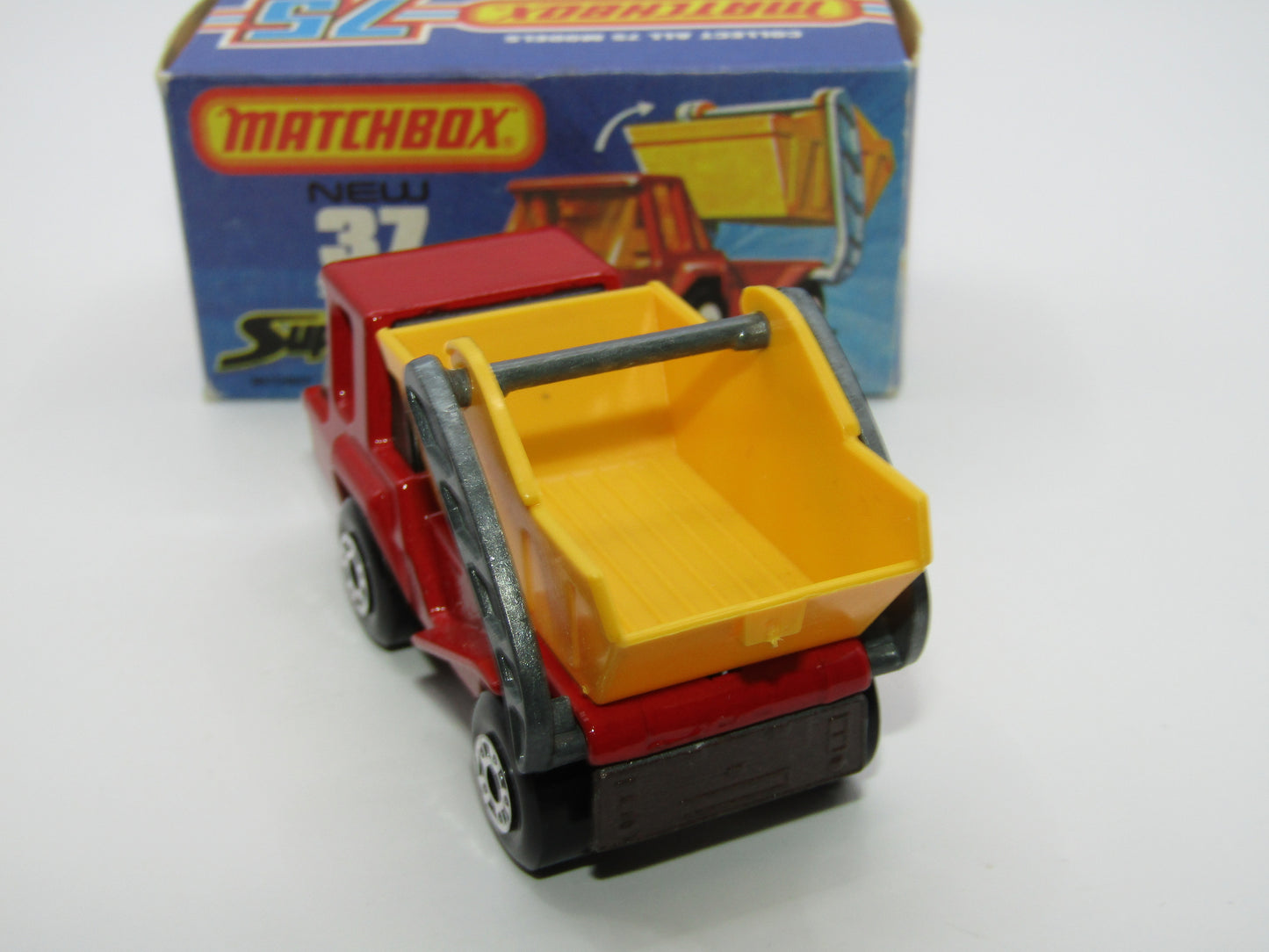 Matchbox Superfast No 37C Skip Truck SMOKE windows MET BROWN Base