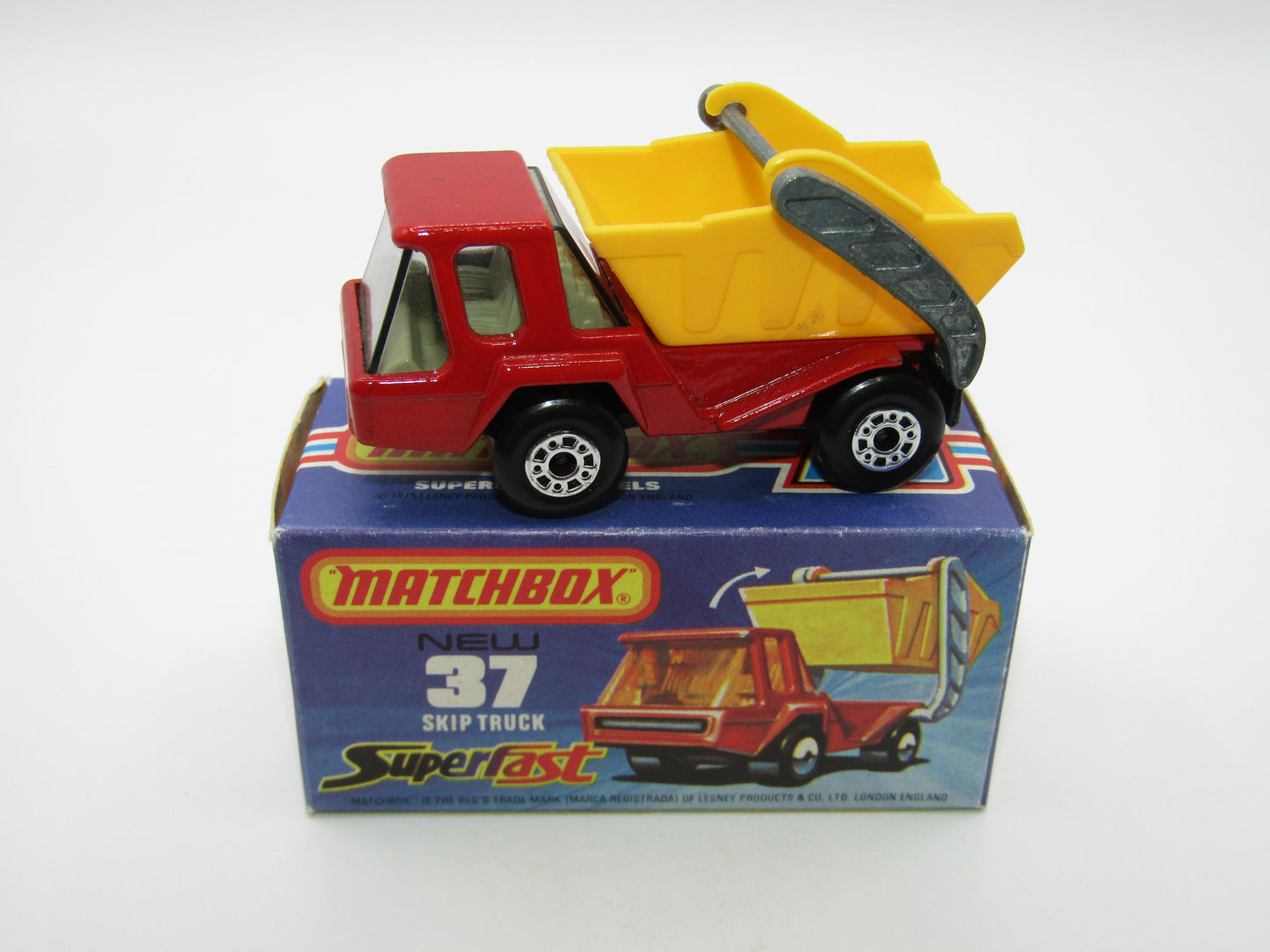 Matchbox Superfast No 37C Skip Truck SMOKE windows GREY-BROWN Base