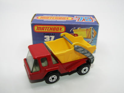 Matchbox Superfast No 37C Skip Truck SMOKE windows GREY-BROWN Base