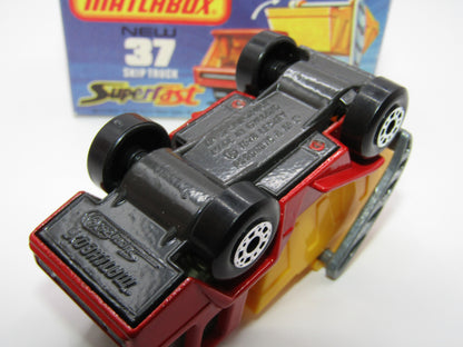 Matchbox Superfast No 37C Skip Truck SMOKE windows GREY-BROWN Base