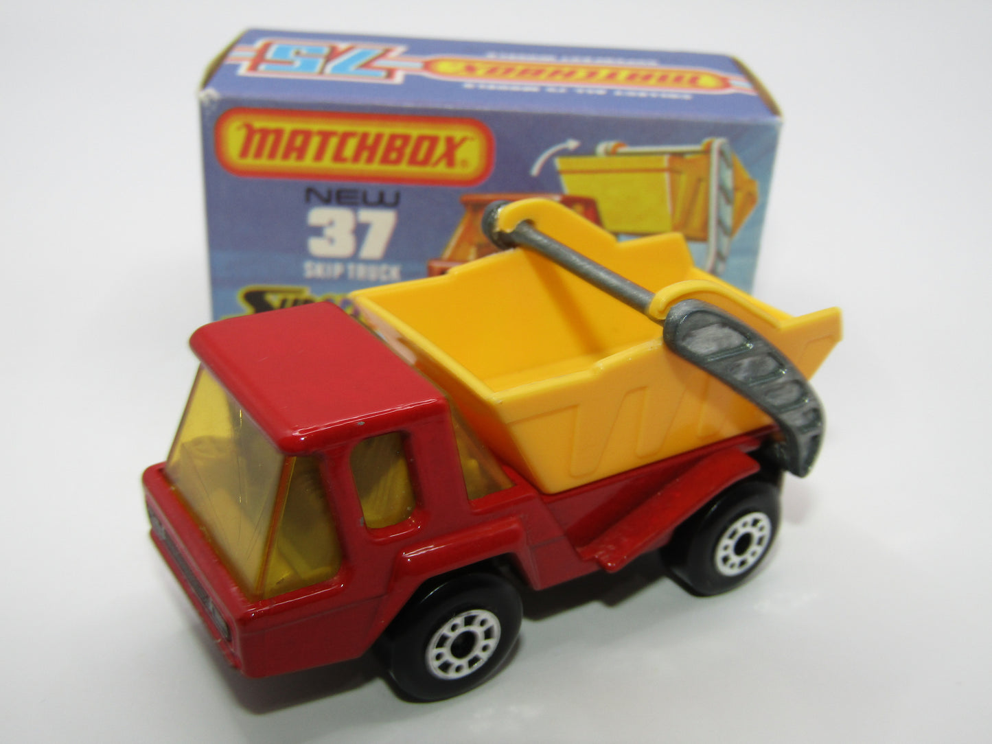 Matchbox Superfast No 37C Skip Truck AMBER Windows MET Brown Base