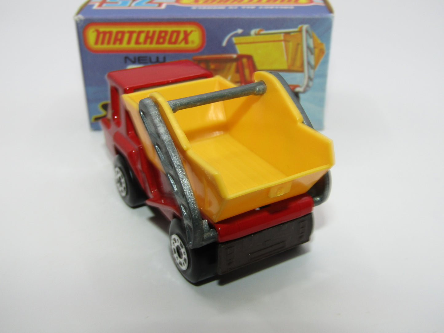 Matchbox Superfast No 37C Skip Truck AMBER Windows MET Brown Base