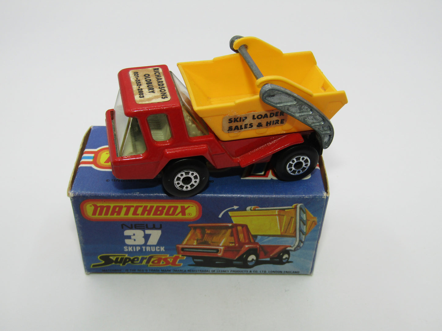 Matchbox Superfast No 37C Skip Truck Promotional "Richardsons Oldbury"