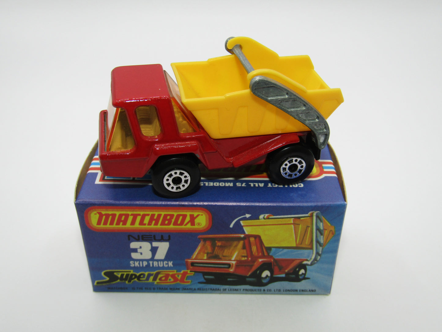 Matchbox Superfast No 37C Skip Truck Red AMBER Windows Grey Interior
