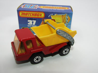 Matchbox Superfast No 37C Skip Truck Red AMBER Windows Grey Interior