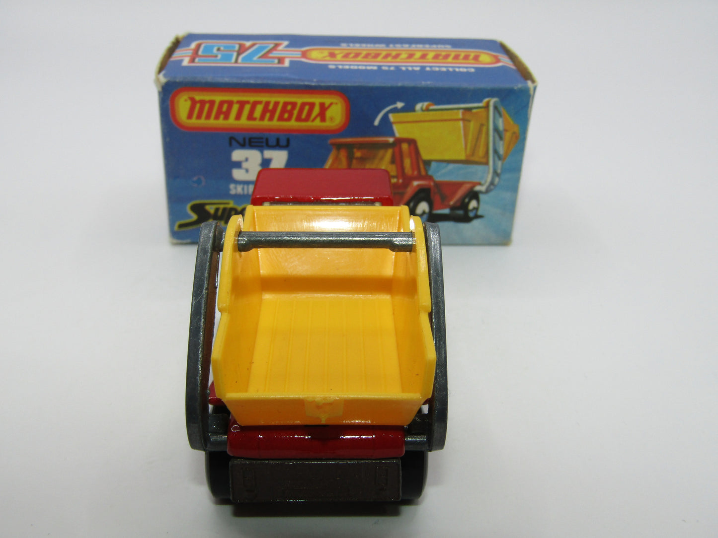 Matchbox Superfast No 37C Skip Truck Red METALLIC BROWN Base