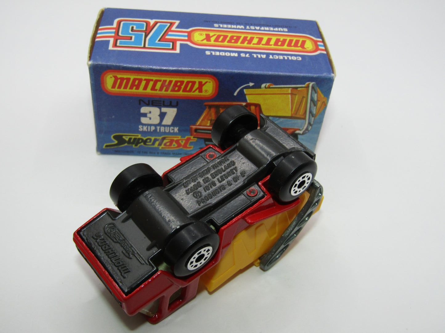 Matchbox Superfast No 37C Skip Truck Red GREY Base