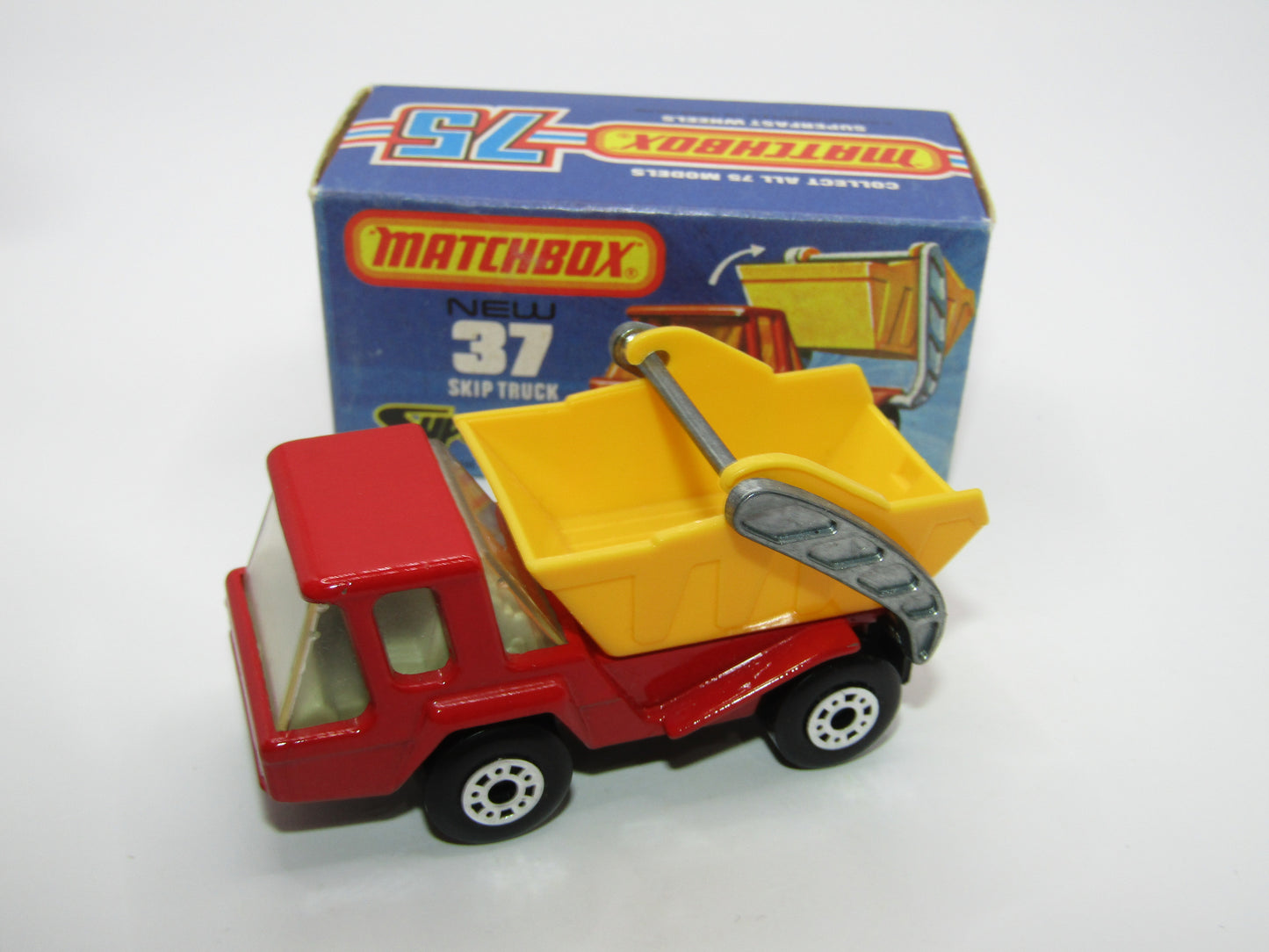 Matchbox Superfast No 37C Skip Truck Red GREY Base