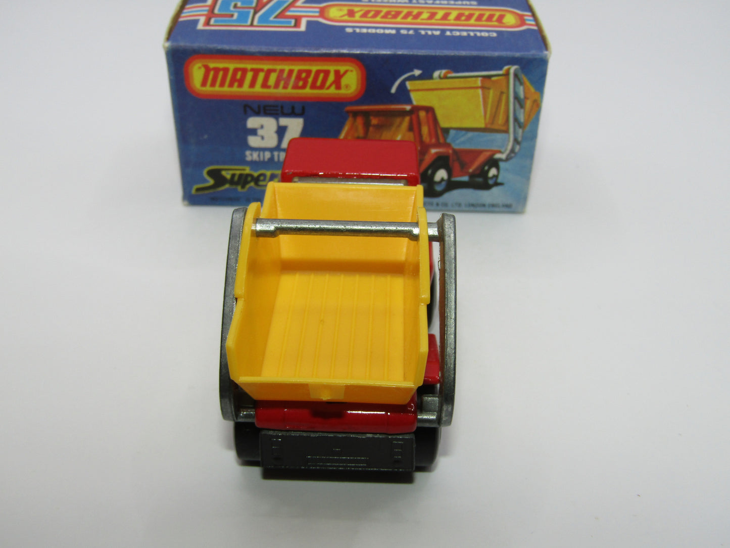 Matchbox Superfast No 37C Skip Truck Red GREY Base