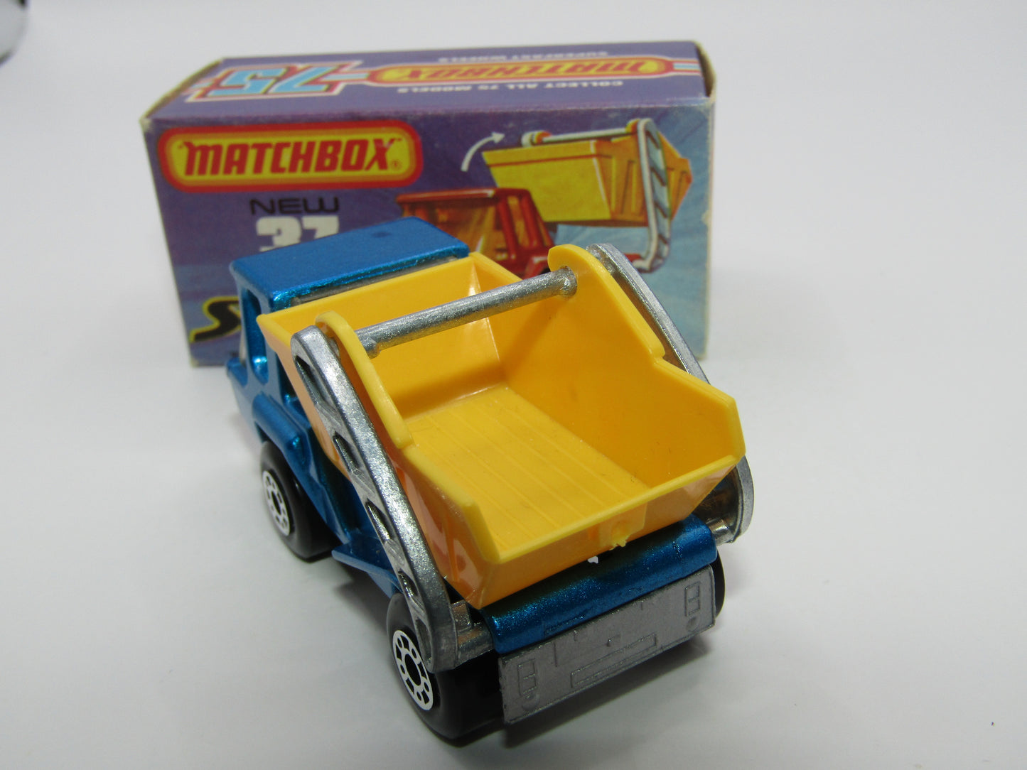 Matchbox Superfast No 37C Skip Truck Metallic Blue Silver Base
