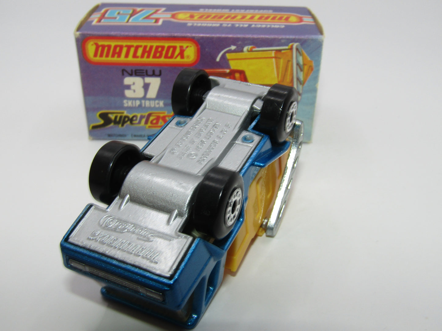 Matchbox Superfast No 37C Skip Truck Metallic Blue Silver Base