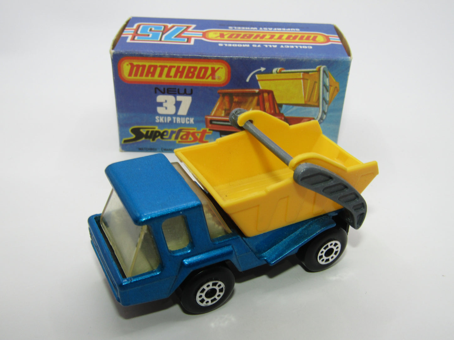 Matchbox Superfast No 37C Skip Truck Metallic Blue GLOSS BLACK Base