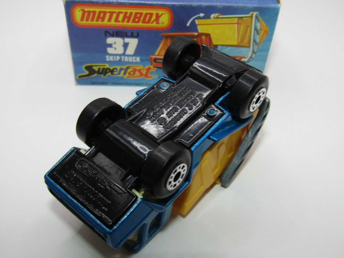 Matchbox Superfast No 37C Skip Truck Metallic Blue GLOSS BLACK Base