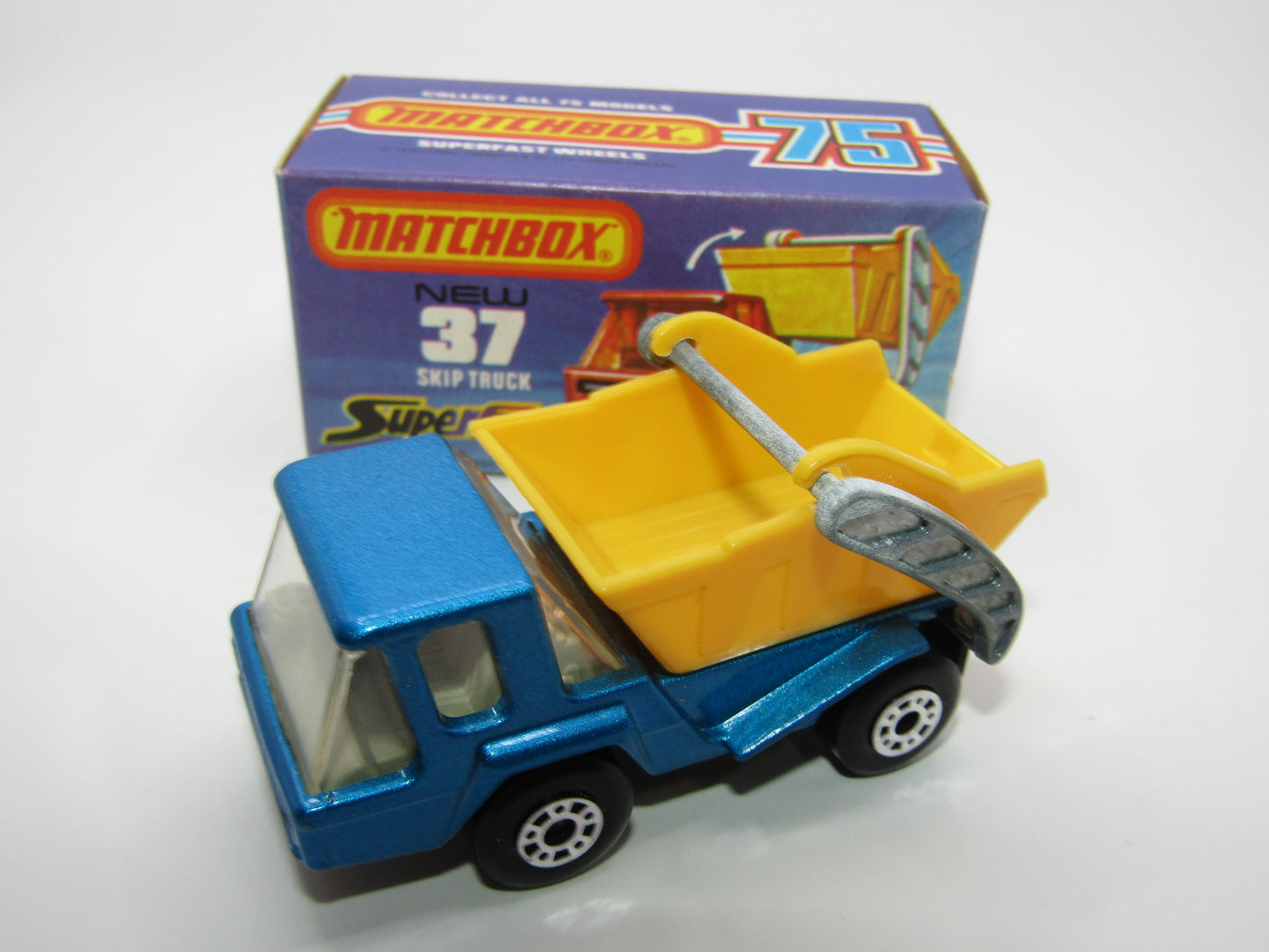 Matchbox Superfast No 37C Skip Truck Metallic Blue FLAT BLACK Base