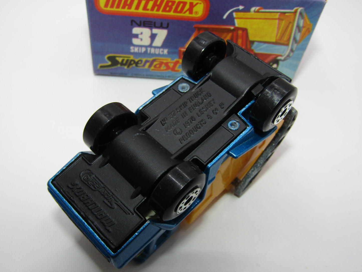 Matchbox Superfast No 37C Skip Truck Metallic Blue FLAT BLACK Base