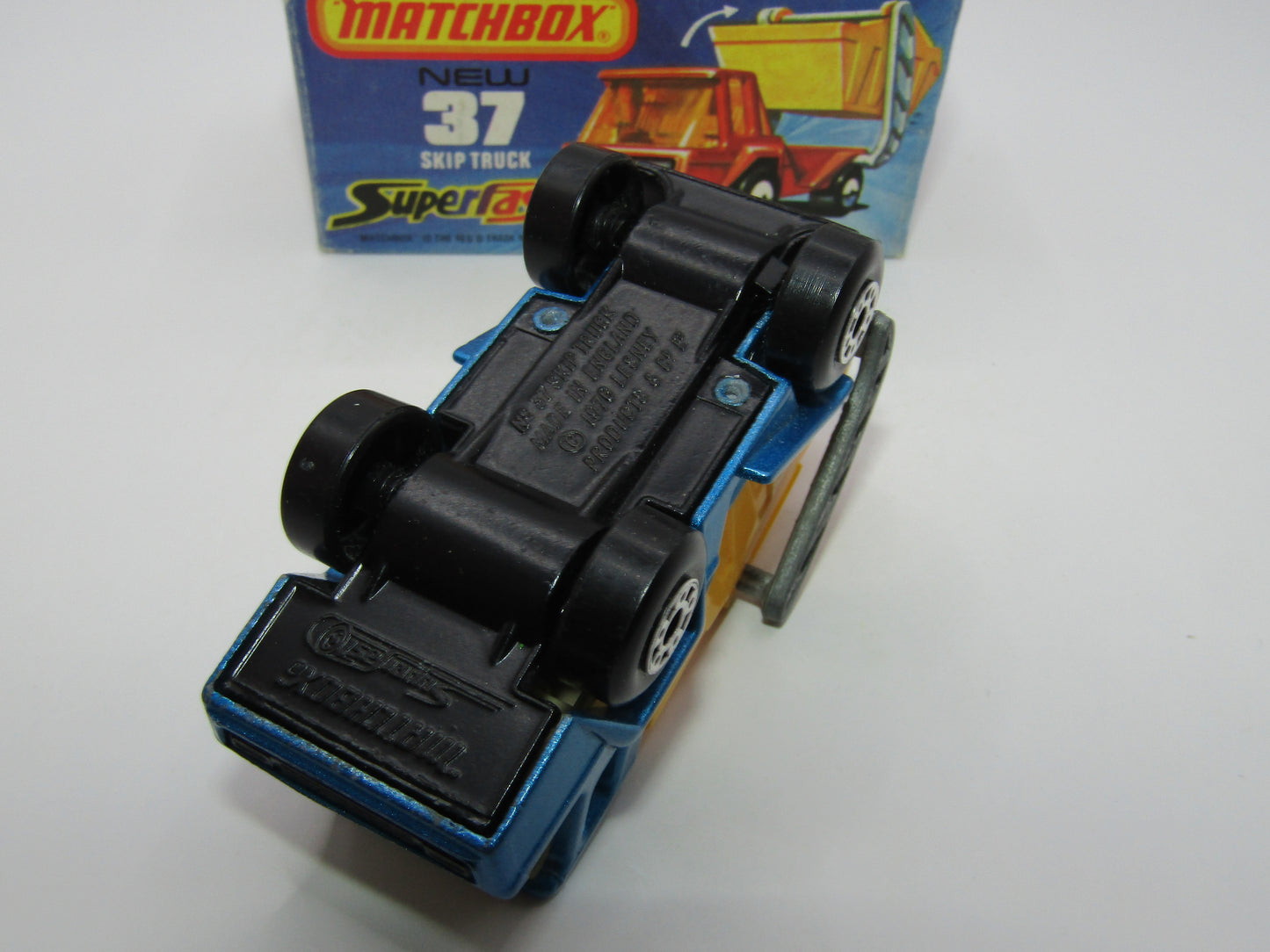 Matchbox Superfast No 37C Skip Truck Metallic Blue Satin Black Base