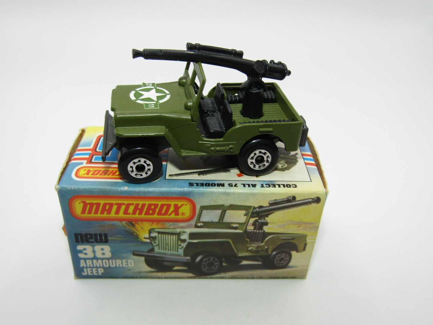 Matchbox Superfast No 38C Armoured Jeep CHROME WHEELS GREY No 5 Base