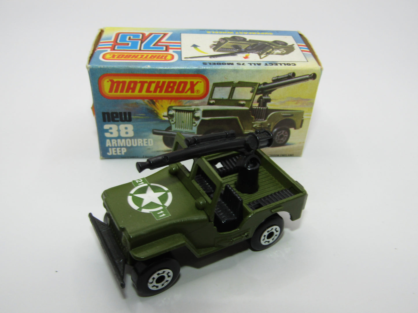 Matchbox Superfast No 38C Armoured Jeep CHROME WHEELS GREY No 5 Base