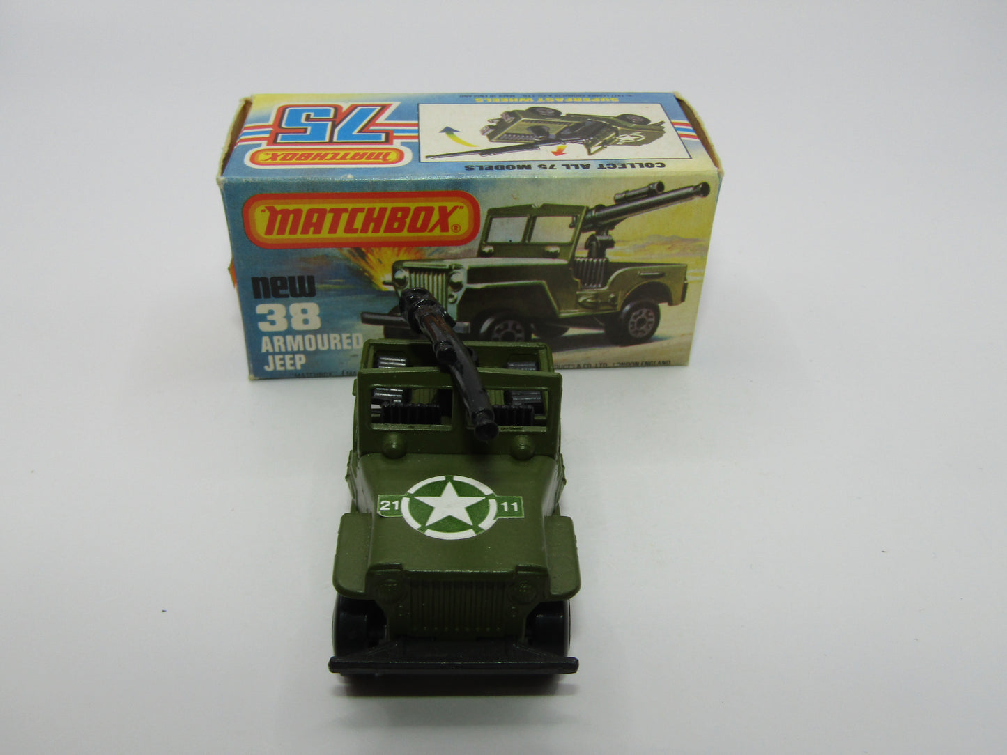 Matchbox Superfast No 38C Armoured Jeep CHROME WHEELS GREY No 5 Base