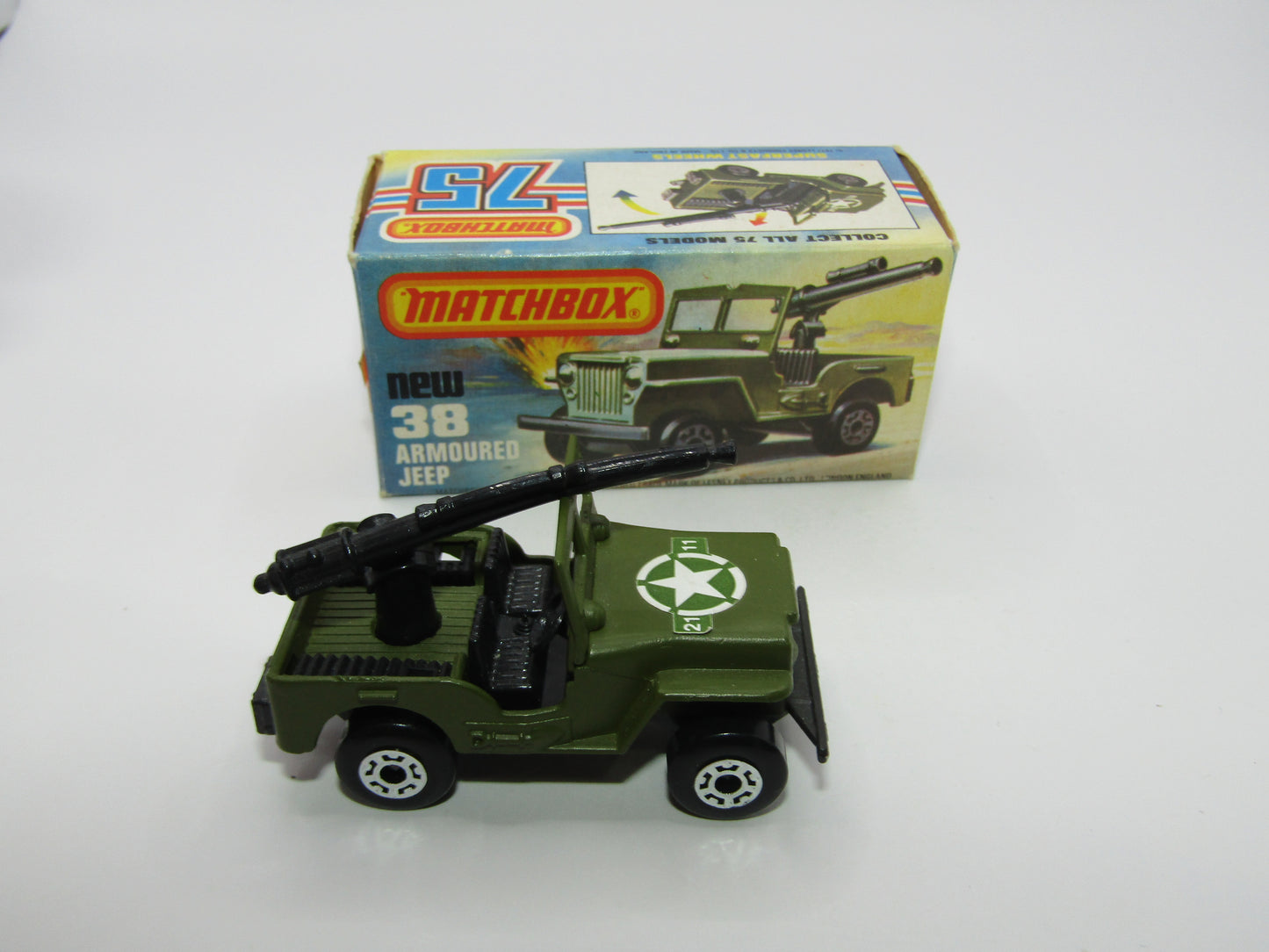 Matchbox Superfast No 38C Armoured Jeep CHROME WHEELS GREY No 5 Base