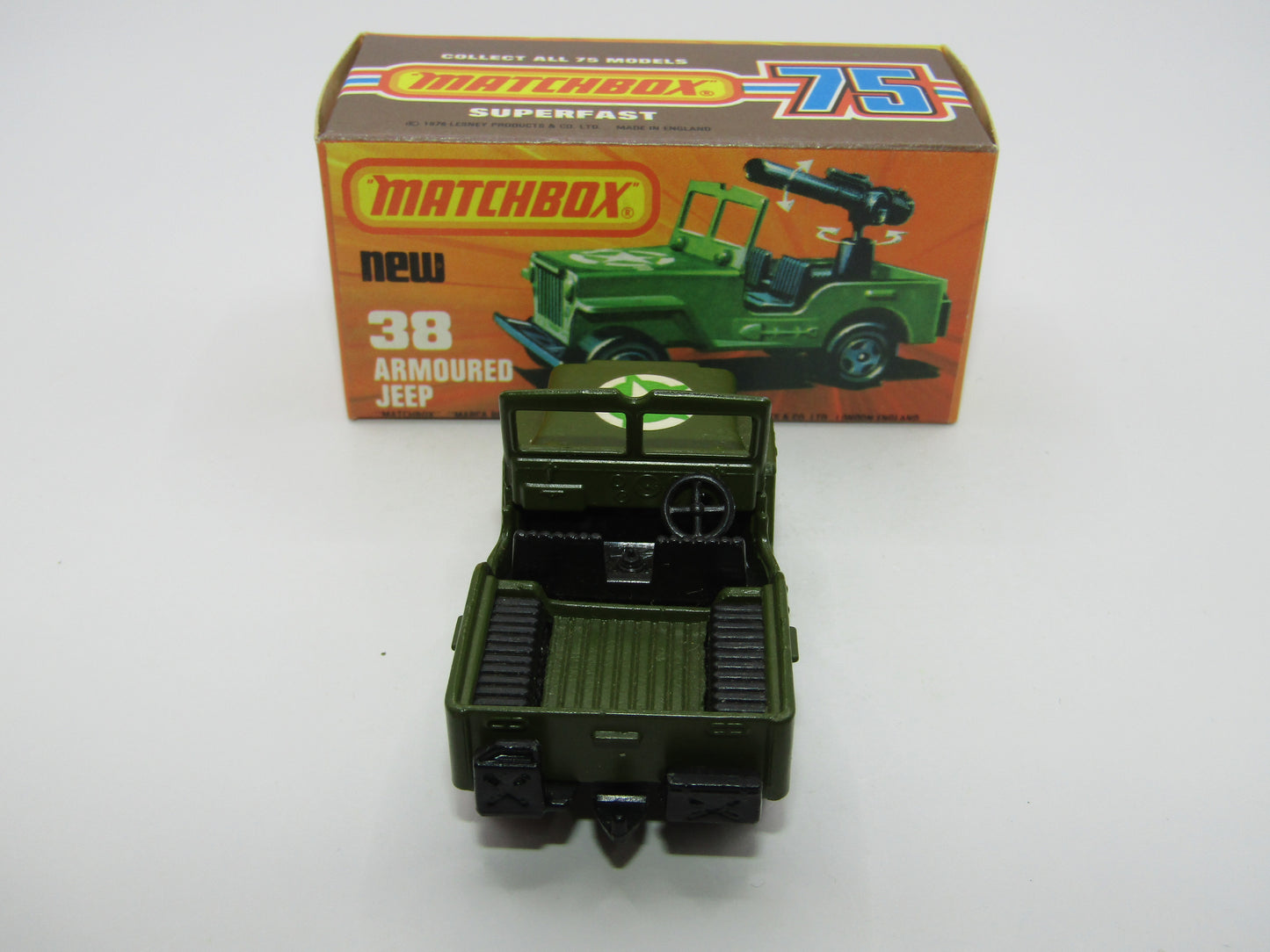 Matchbox Superfast No 38C Armoured Jeep Bright Green Star GLOSS Black Base