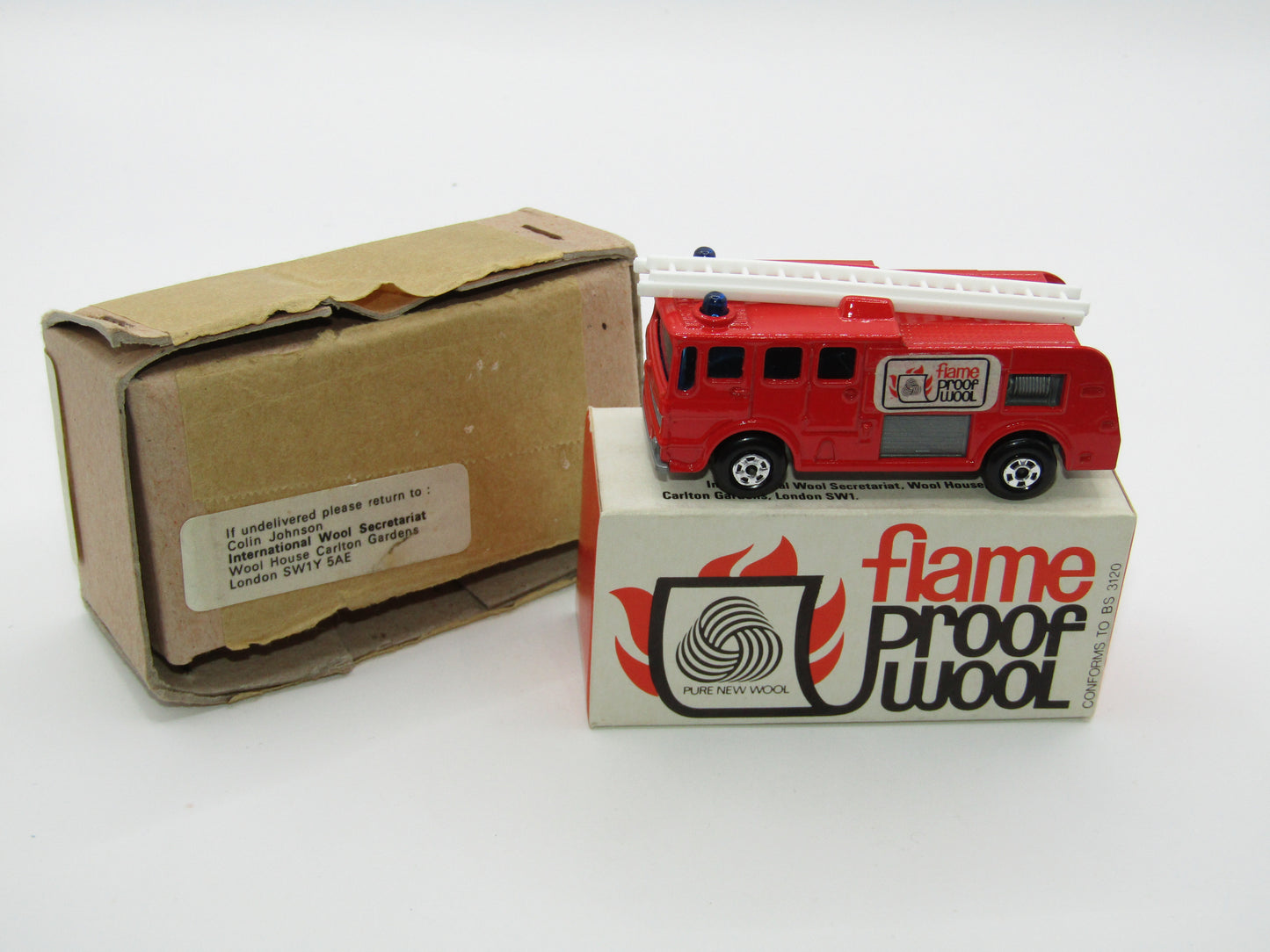 Matchbox Superfast 35A Merryweather Fire Engine FLAME PROOF WOOL & Mail Box