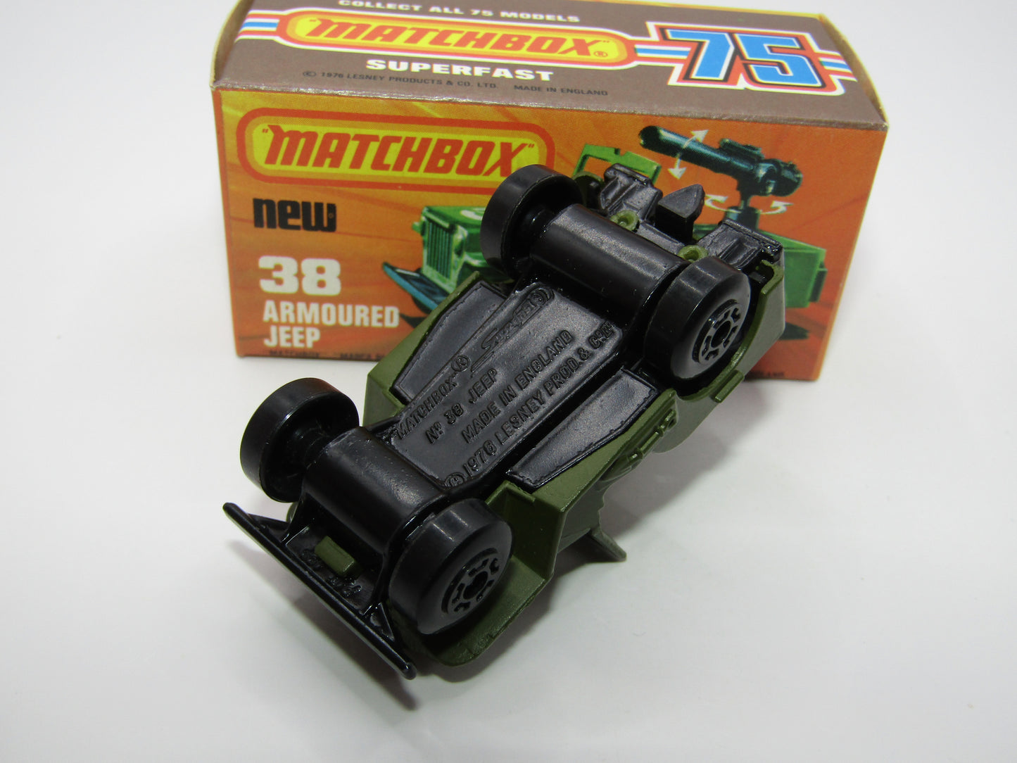 Matchbox Superfast No 38C Armoured Jeep Bright Green Star GLOSS Black Base