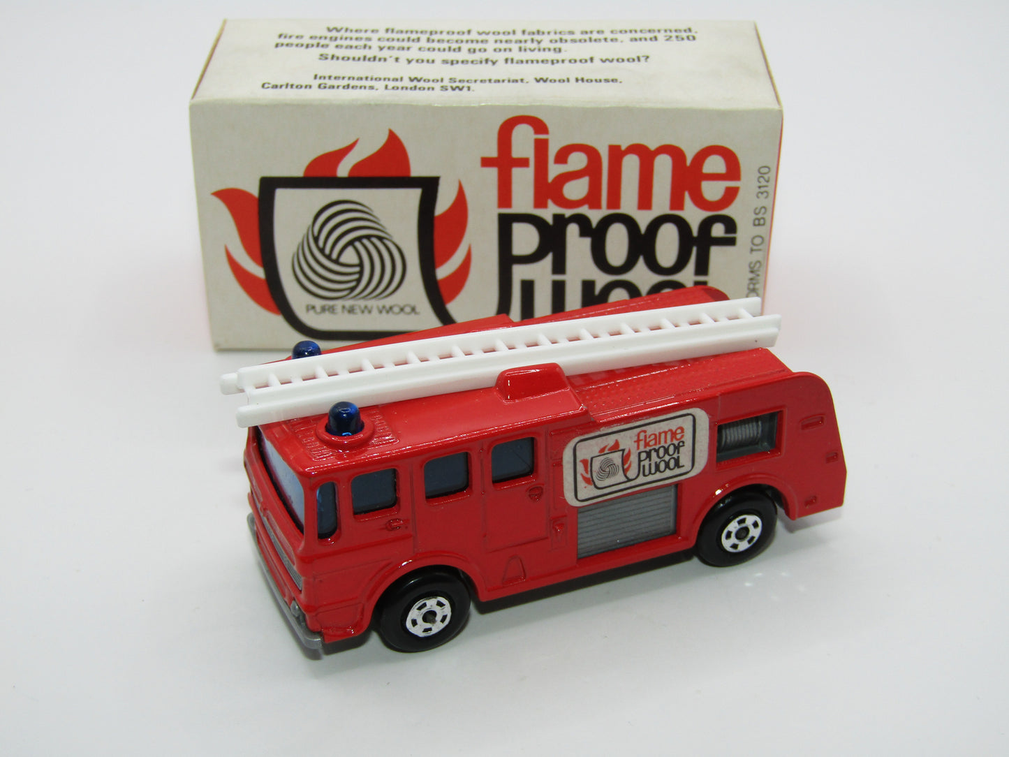 Matchbox Superfast 35A Merryweather Fire Engine FLAME PROOF WOOL & Mail Box