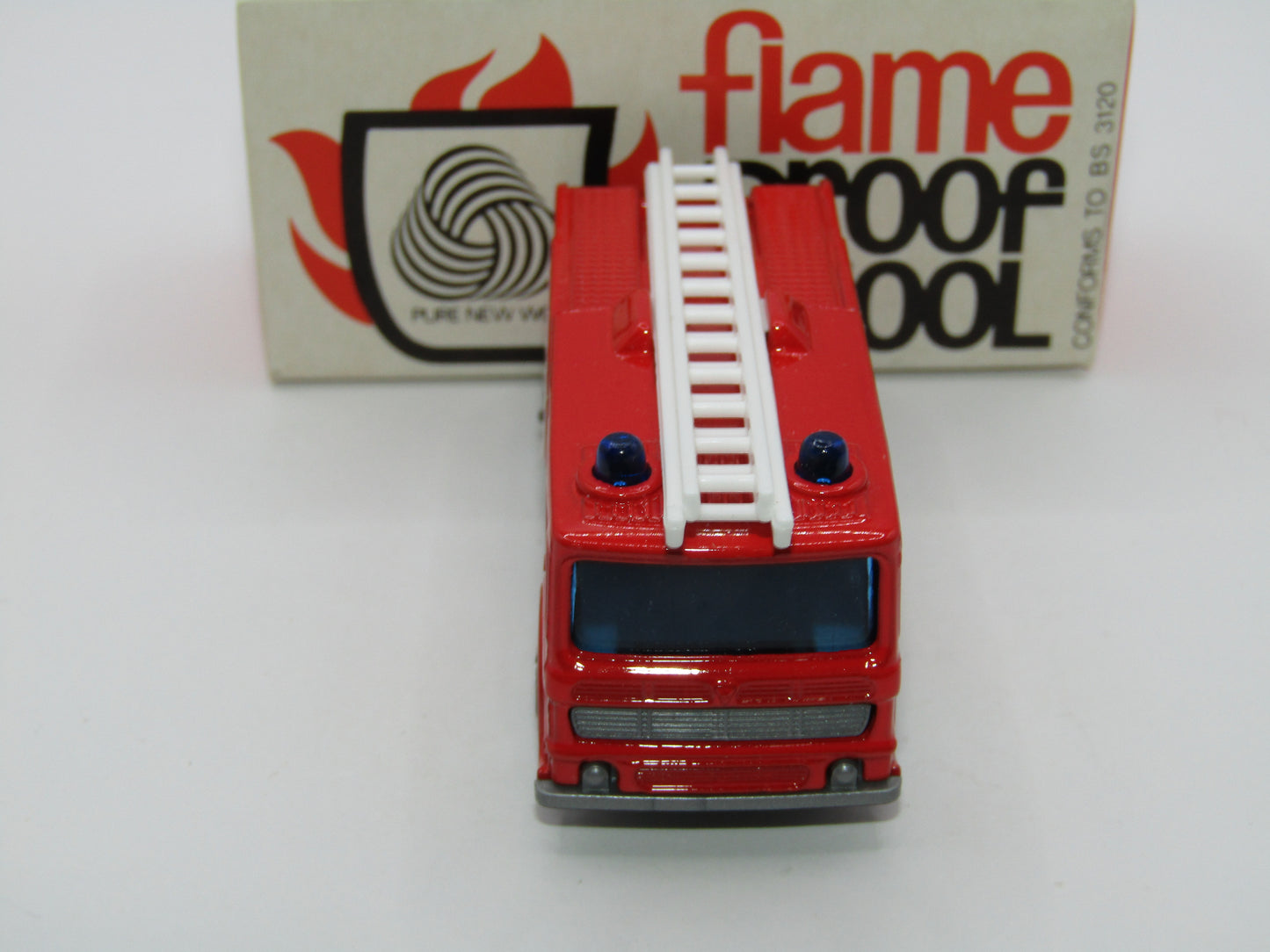 Matchbox Superfast 35A Merryweather Fire Engine FLAME PROOF WOOL & Mail Box
