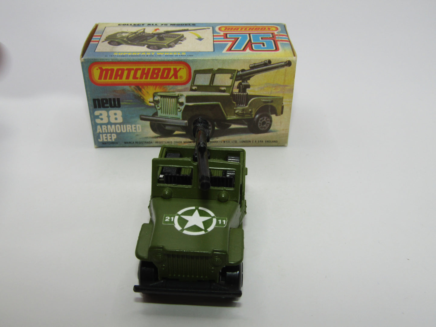 Matchbox Superfast No 38C Armoured Jeep with Gun Sleet N Snow Base