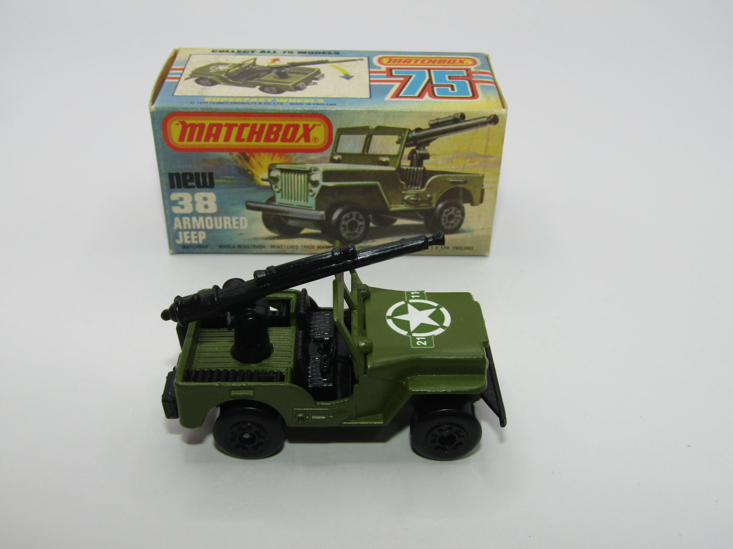 Matchbox Superfast No 38C Armoured Jeep with Gun Sleet N Snow Base