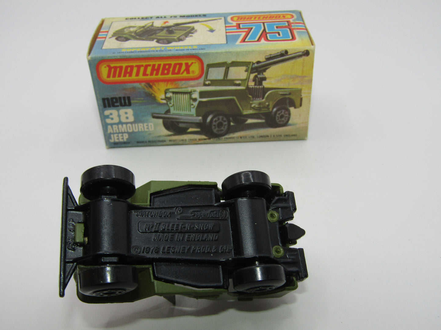 Matchbox Superfast No 38C Armoured Jeep with Gun Sleet N Snow Base