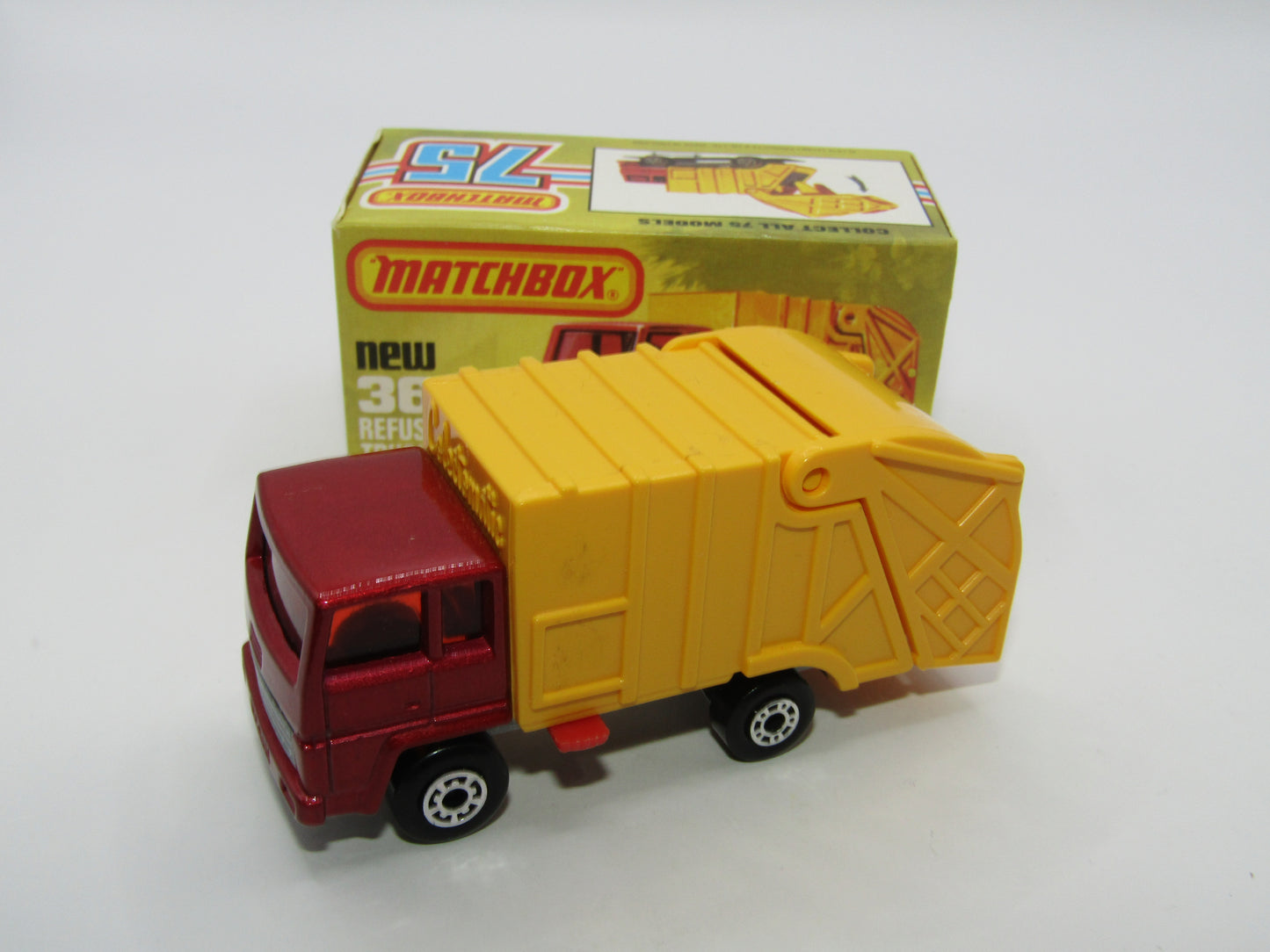 Matchbox Superfast No 36D Refuse Truck DOT-DASH Rear Wheels