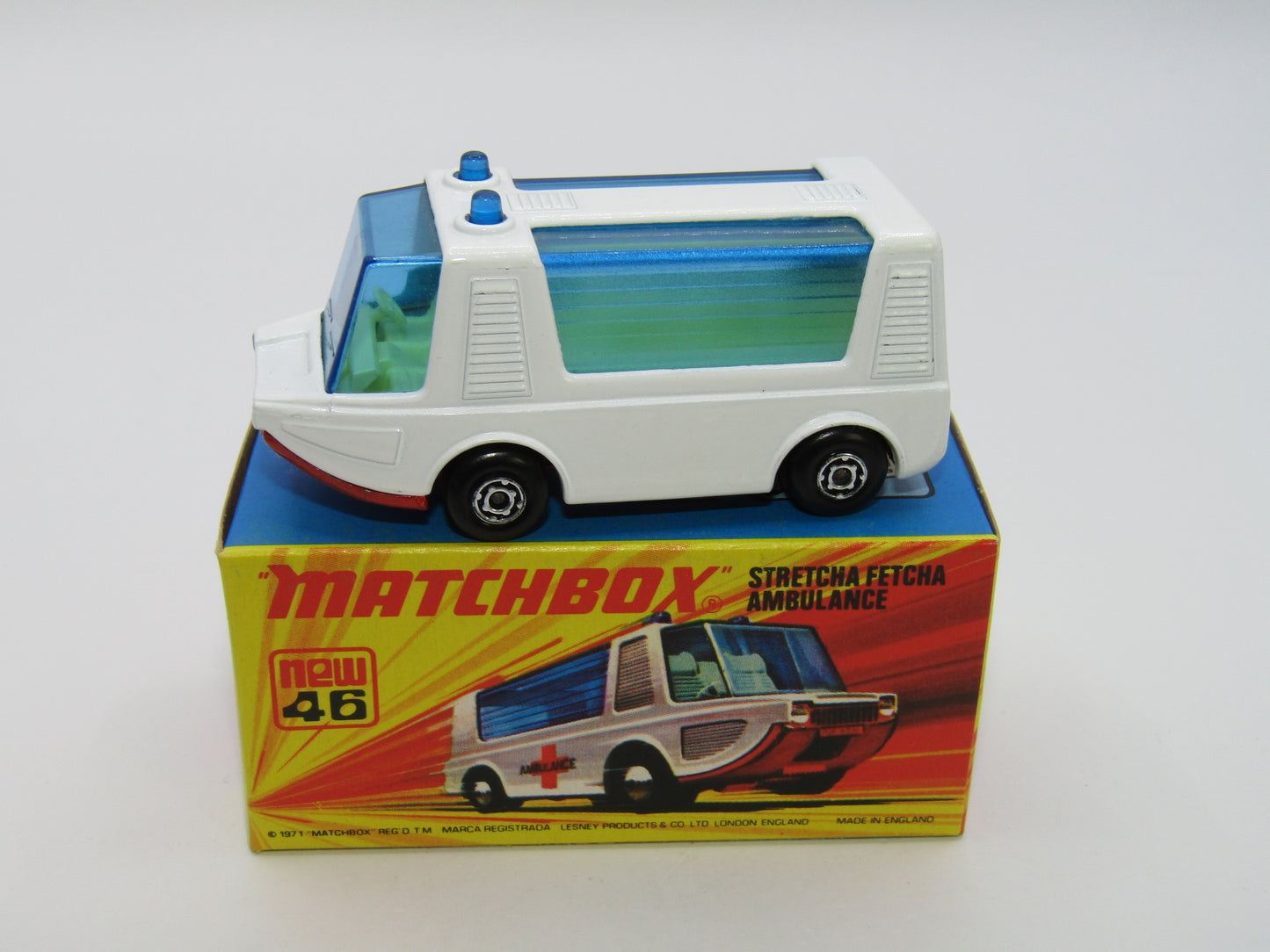 Matchbox Superfast 46B Stretcha Fetcha NO LABELS Red Base