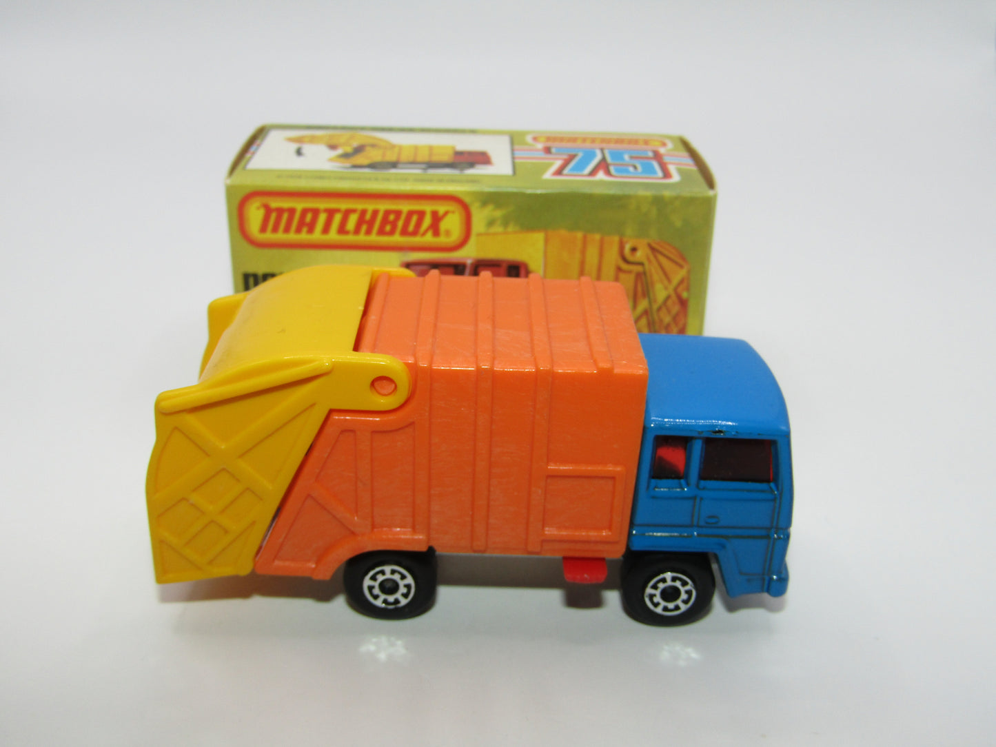 Matchbox Superfast No 36D Refuse Truck Blue, Orange & Yellow NO LABELS