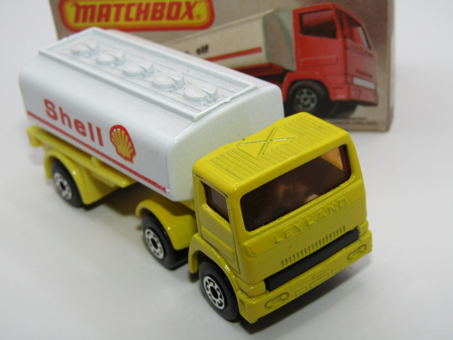 Matchbox Superfast 14D Articulated Petrol Tanker YELLOW - Shell Tampo