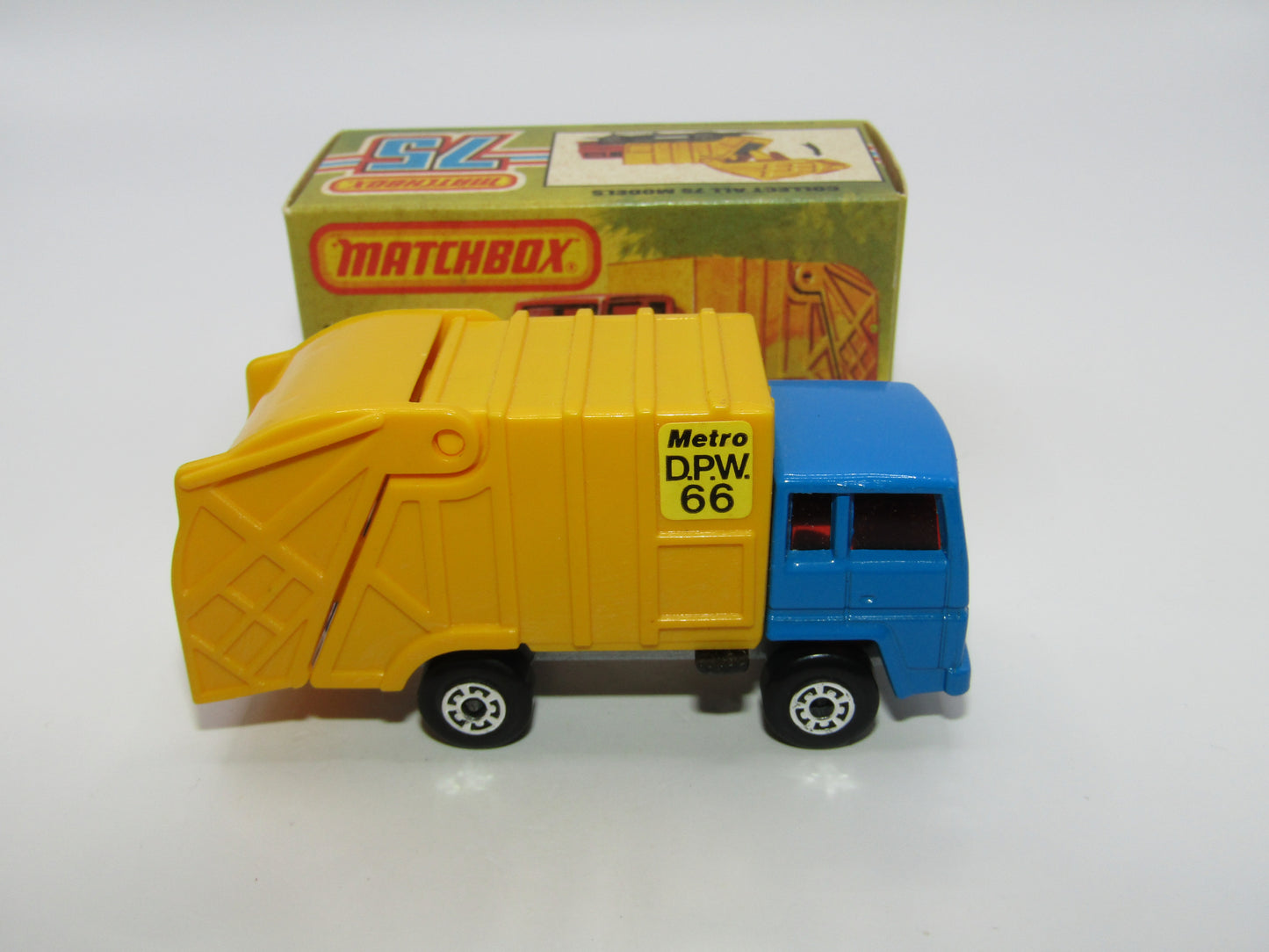 Matchbox Superfast No 36D Refuse Truck Blue, Yellow & Yellow Black Slider