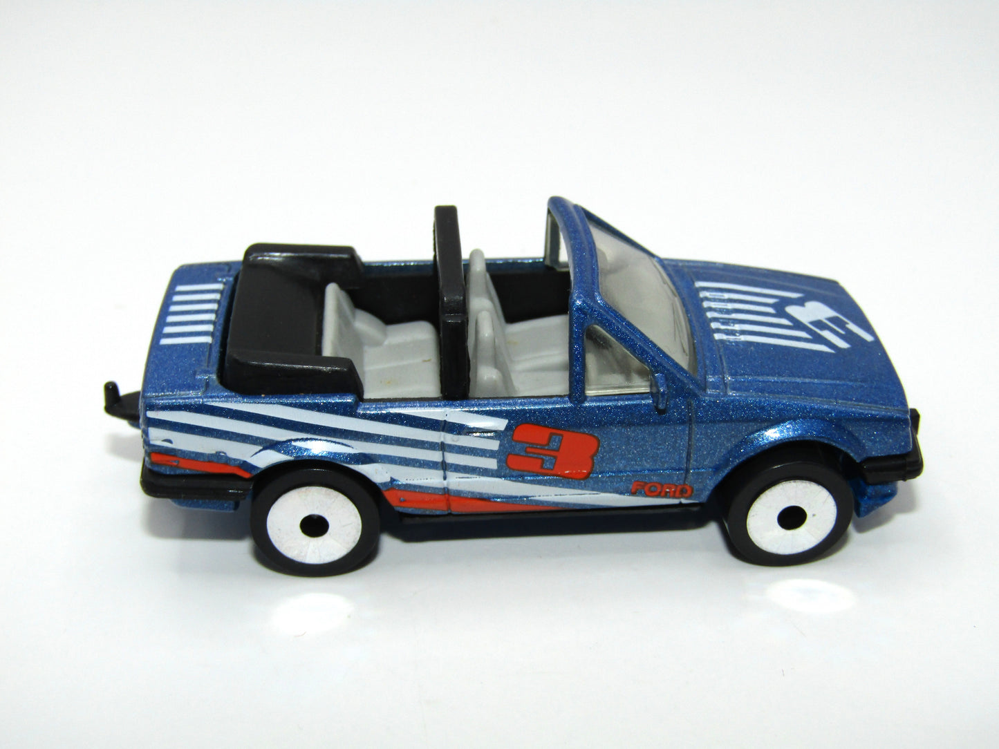 Matchbox Superfast Lasers LW-15 Ford Escort Cabriolet