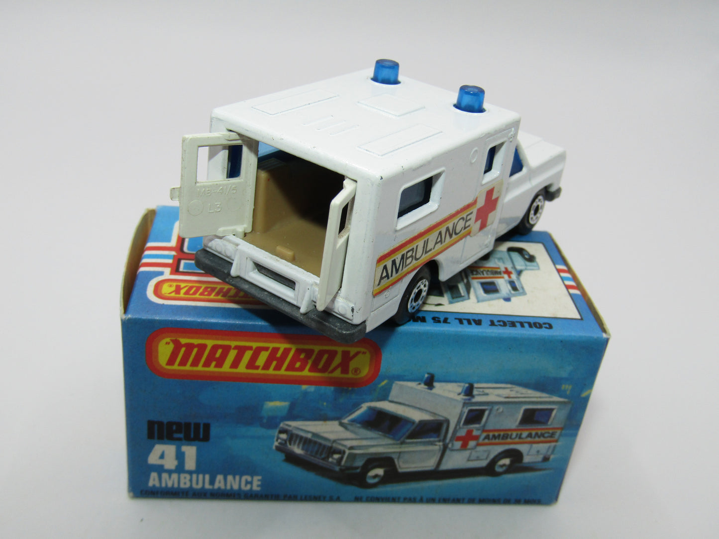 Matchbox Superfast No 41C Ambulance  - CROSS Ambulance TAN Interior