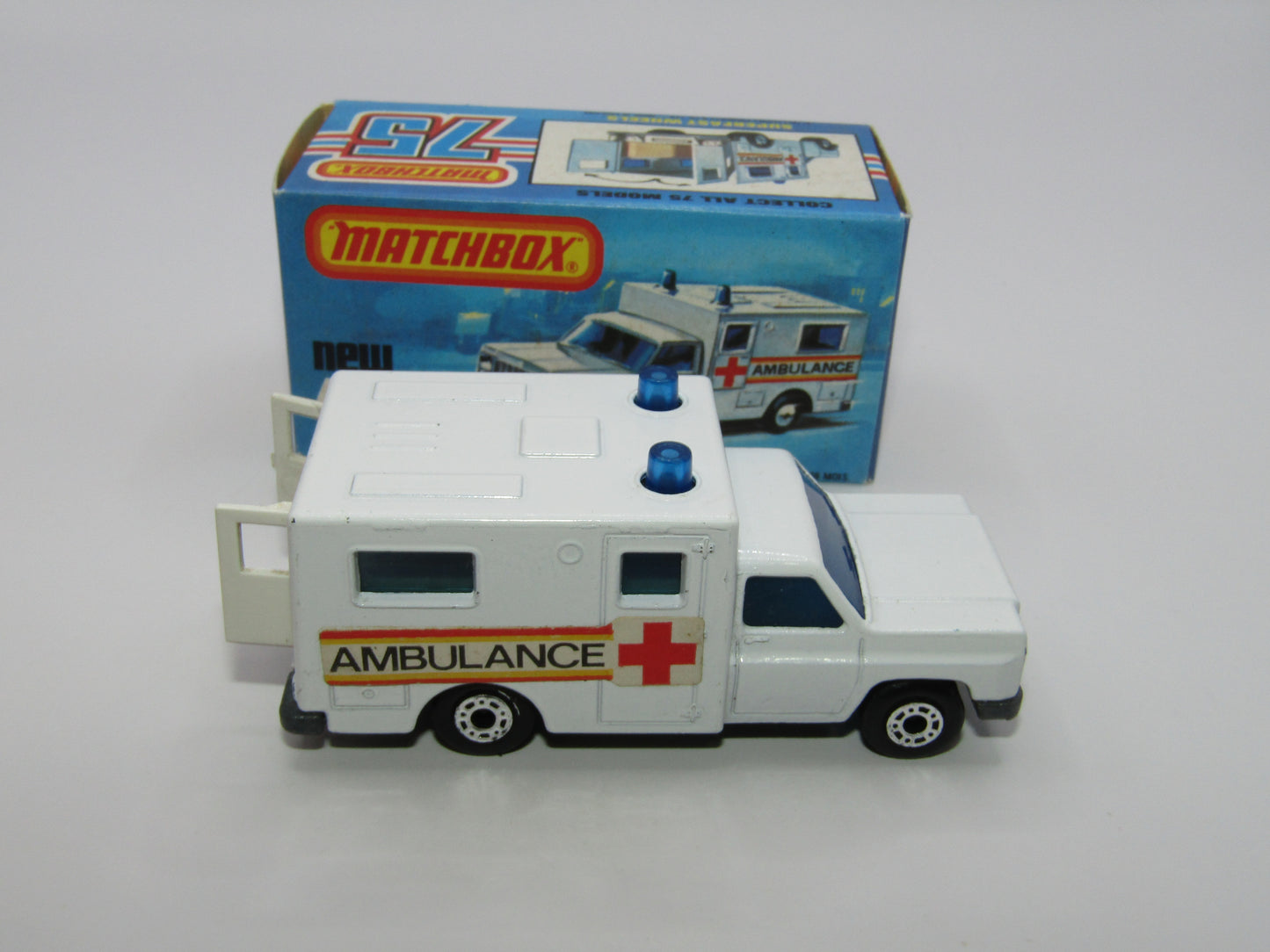 Matchbox Superfast No 41C Ambulance  - CROSS Ambulance TAN Interior