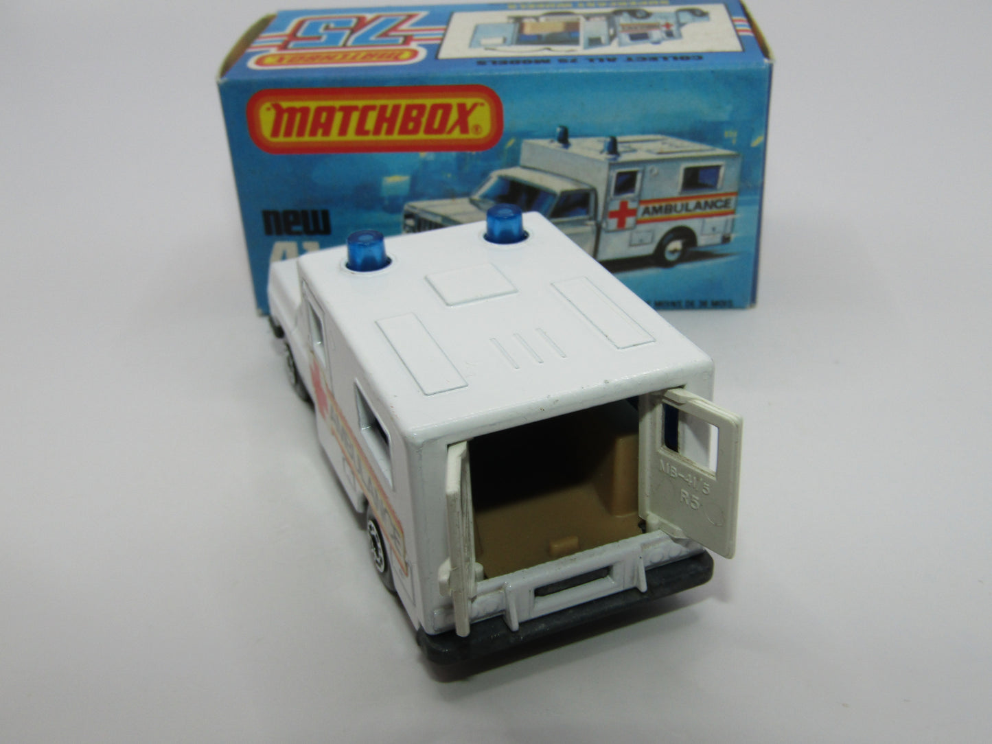 Matchbox Superfast No 41C Ambulance  - CROSS Ambulance TAN Interior