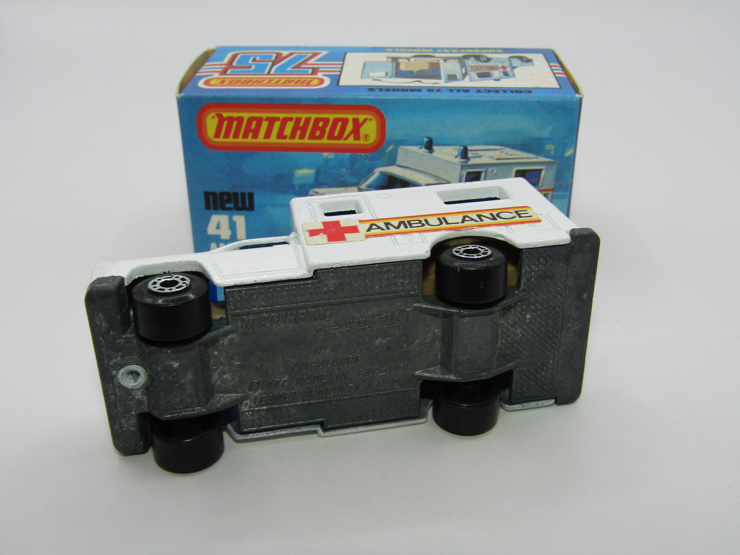 Matchbox Superfast No 41C Ambulance  - CROSS Ambulance TAN Interior