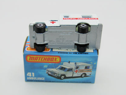 Matchbox Superfast No 41C Ambulance Pacific Ambulance SILVER Base