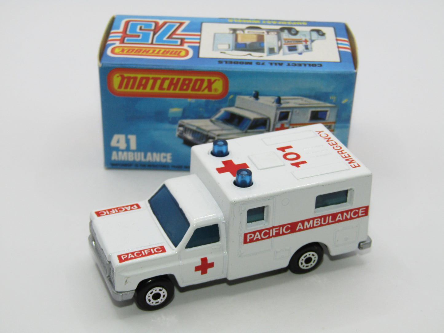 Matchbox Superfast No 41C Ambulance Pacific Ambulance SILVER Base
