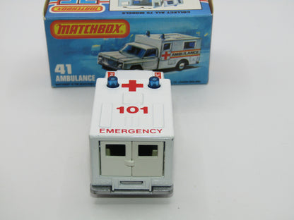 Matchbox Superfast No 41C Ambulance Pacific Ambulance SILVER Base