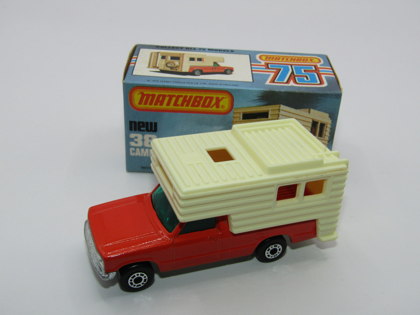 Matchbox Superfast 38D Camper Van BONE YELLOW Box, Green Windows