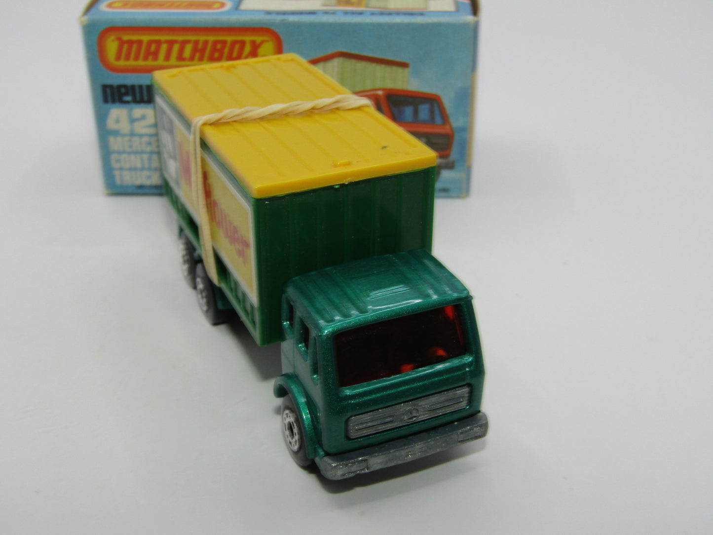 Matchbox Superfast No 42C Mercedes Container Truck RED WINDOWS Mayflower