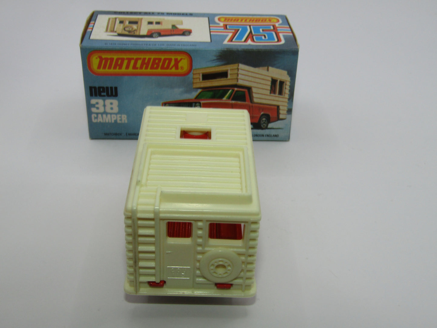 Matchbox Superfast 38D Camper Van BONE YELLOW Box, Green Windows